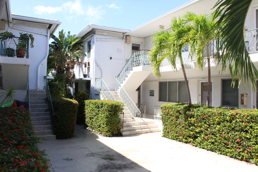 8021-8031 Abbott Ave, Miami Beach, FL en venta - Foto del edificio - Imagen 3 de 9