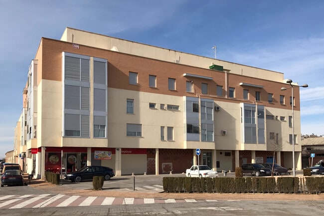 Más detalles de Avenida Jardines de la Estación, 2, Quintanar de la Orden - Edificio residencial​ en venta