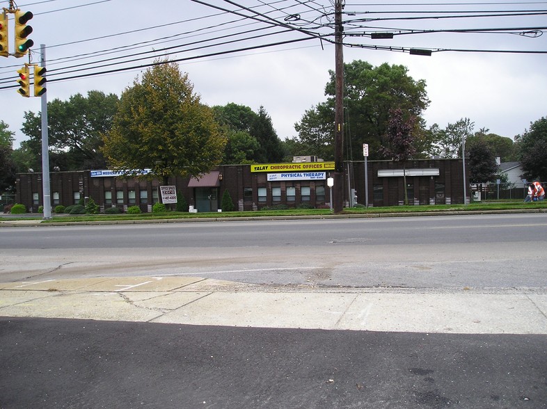 900 Portion Rd, Lake Ronkonkoma, NY en alquiler - Foto del edificio - Imagen 2 de 77