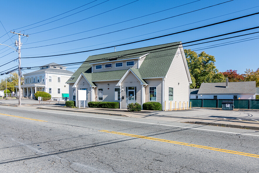 653 Killingly St, Johnston, RI en venta - Foto del edificio - Imagen 1 de 29