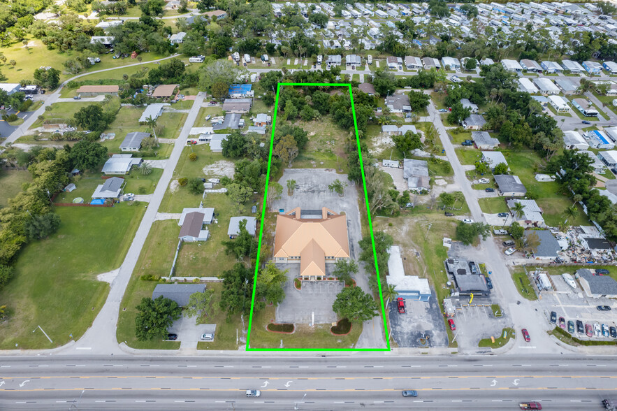 150 Pondella Rd, North Fort Myers, FL en venta - Foto del edificio - Imagen 3 de 27