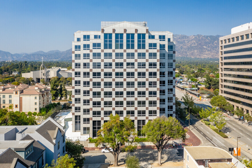 301 N Lake Ave, Pasadena, CA en alquiler - Foto del edificio - Imagen 1 de 15