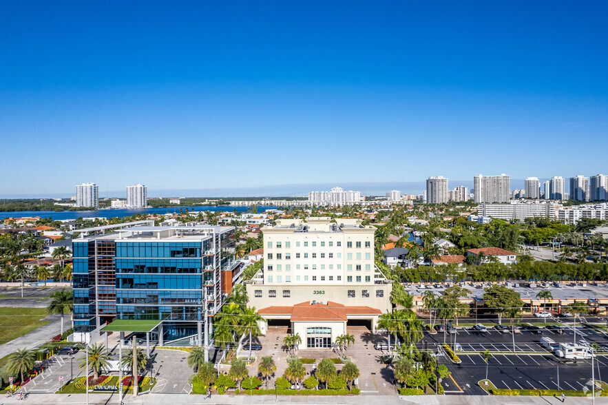 3363 NE 163rd St, North Miami Beach, FL en alquiler - Foto del edificio - Imagen 2 de 8