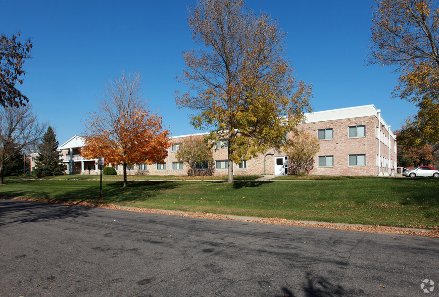 7590 Lyric Ln NE, Minneapolis, MN en alquiler - Foto del edificio - Imagen 1 de 2