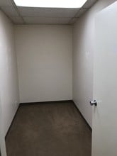 15243 Vanowen St, Van Nuys, CA en alquiler Foto del interior- Imagen 2 de 10