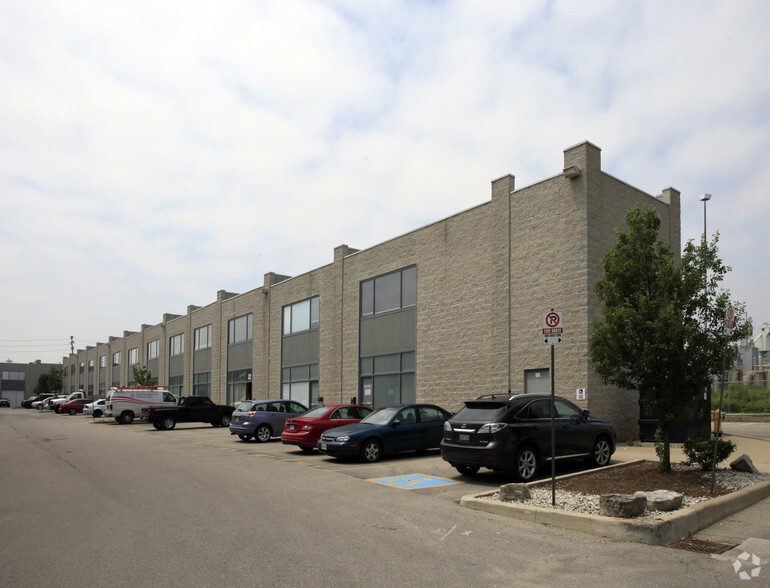 300 New Toronto St, Toronto, ON en alquiler - Foto del edificio - Imagen 3 de 4