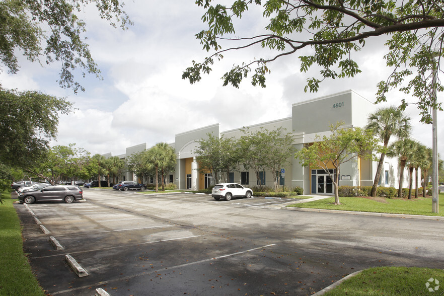 4801 Johnson Rd, Coconut Creek, FL en alquiler - Foto principal - Imagen 1 de 6