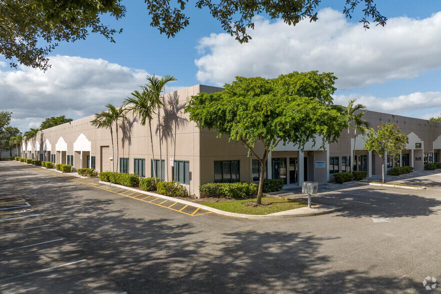 10000-10140 NW 53rd St, Sunrise, FL en alquiler - Foto del edificio - Imagen 1 de 8