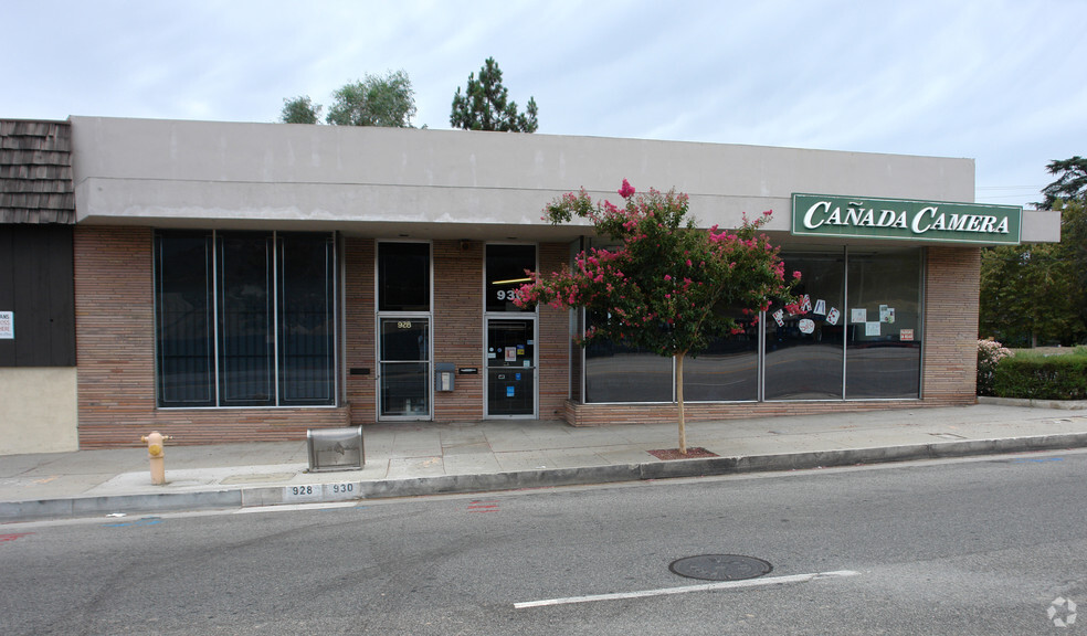 930 Foothill Blvd, La Canada Flintridge, CA en alquiler - Foto del edificio - Imagen 3 de 14