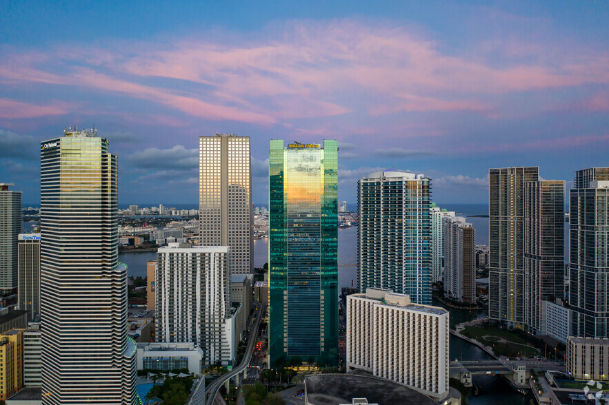 333 SE 2nd Ave, Miami, FL en alquiler - Foto del edificio - Imagen 1 de 12