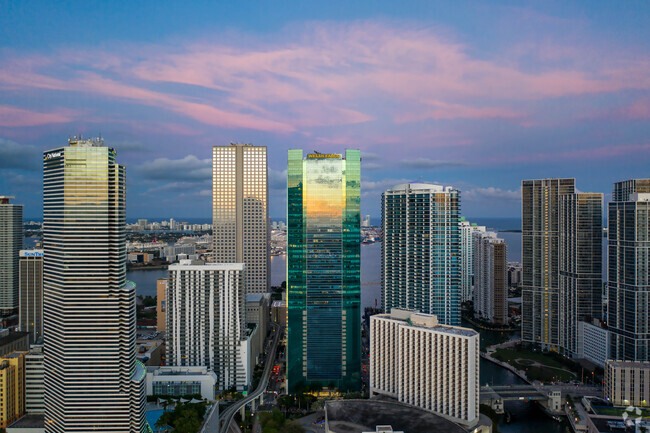 Más detalles para 333 SE 2nd Ave, Miami, FL - Oficina en alquiler