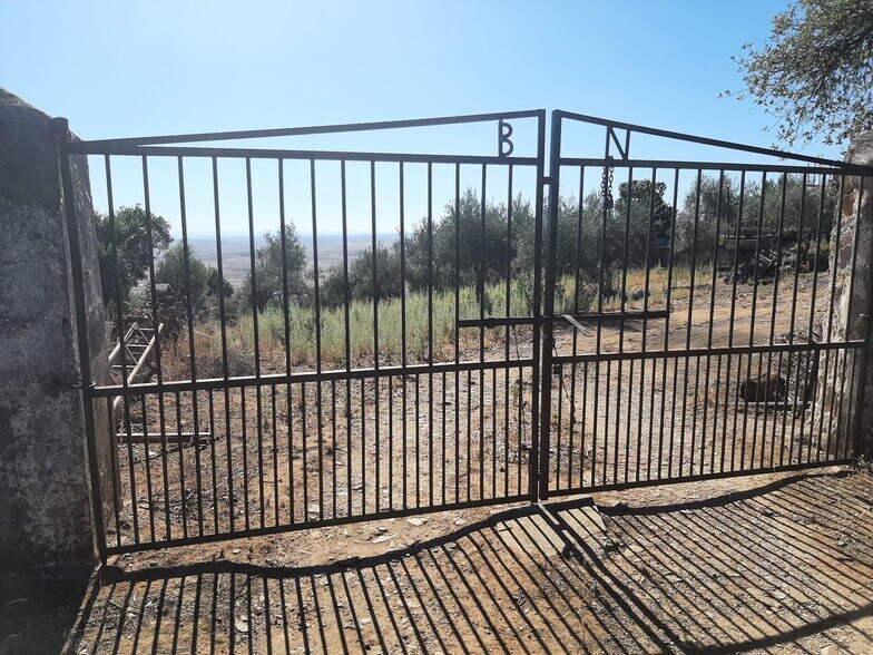 Terreno en Sierra de Fuentes, Cáceres en venta - Foto principal - Imagen 1 de 17