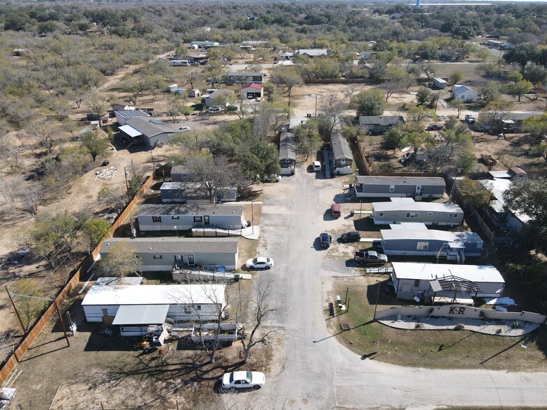 110 3rd St, Natalia, TX en venta - Foto del edificio - Imagen 1 de 19