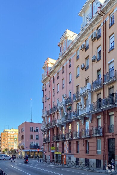 Calle de Cartagena, 110, Madrid, Madrid en venta - Foto del edificio - Imagen 2 de 2