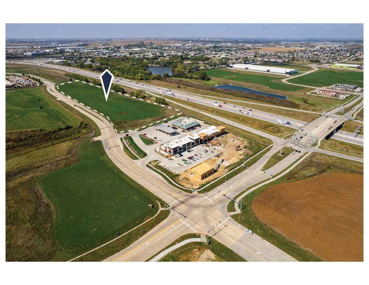 Plum Dr, Urbandale, IA en venta - Foto del edificio - Imagen 2 de 6