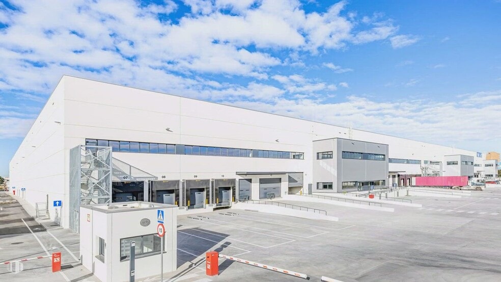 Calle San Cesáreo, 6, Madrid, Madrid en alquiler - Vídeo de anuncio comercial - Imagen 3 de 11