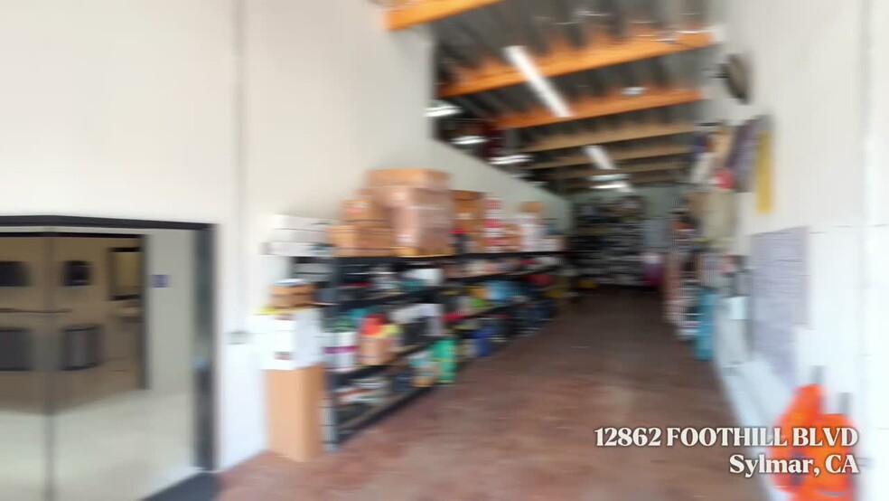 12862 Foothill Blvd, Sylmar, CA en venta - Vídeo de anuncio comercial - Imagen 2 de 36