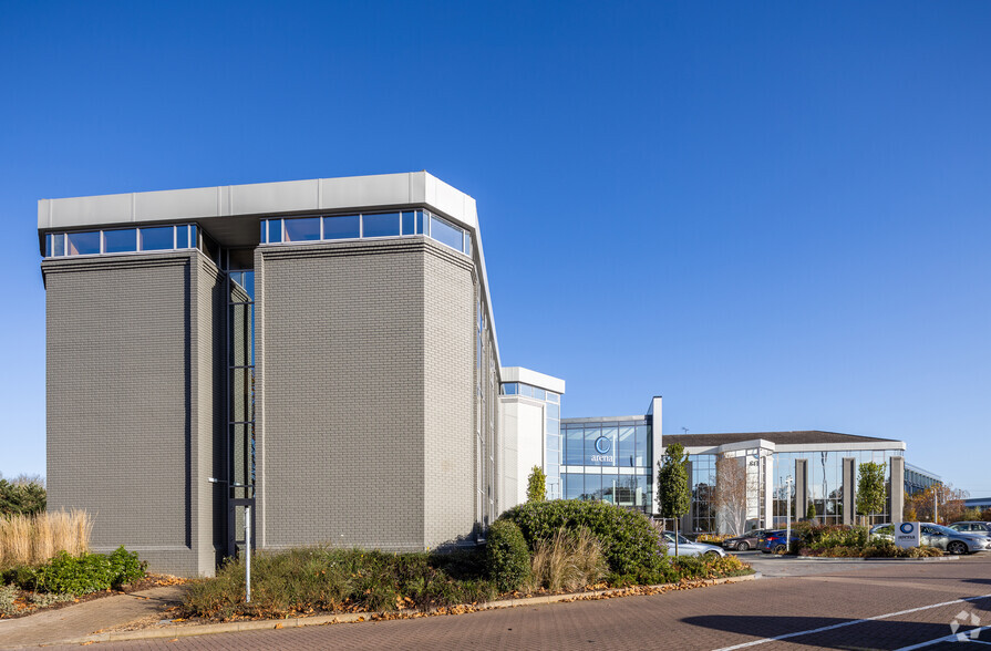 Wharfedale Rd, Wokingham en alquiler - Foto del edificio - Imagen 2 de 20