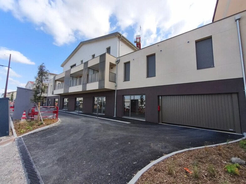 15 Avenue Charles De Gaulle, Saint-Bonnet-de-Mure en venta - Foto del edificio - Imagen 1 de 5