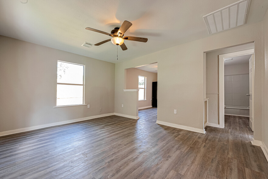 2207 1/2 Cedar Bayou Rd, Baytown, TX en venta - Foto del edificio - Imagen 3 de 21