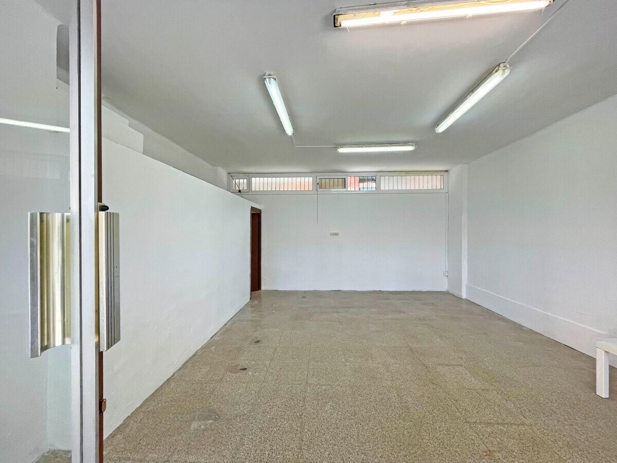 Sabadell, BAR 08207 - Unidad B - - Foto del interior - Image 1 of 2