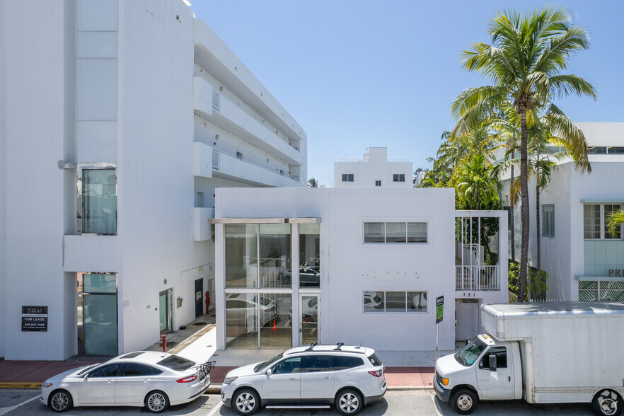 751 Collins Ave, Miami Beach, FL en alquiler - Foto del edificio - Imagen 2 de 2