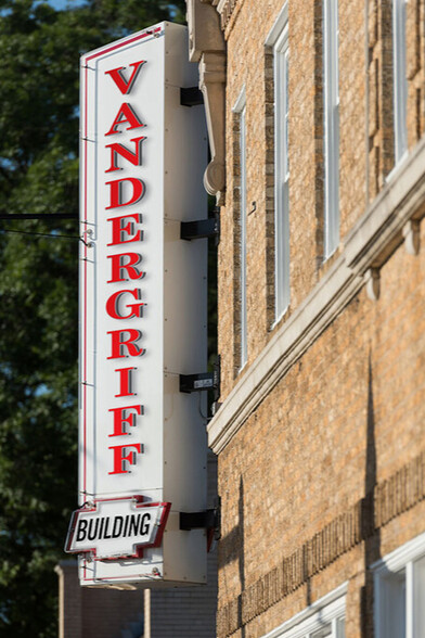 255 N Center St, Arlington, TX en alquiler - Foto del edificio - Imagen 2 de 5