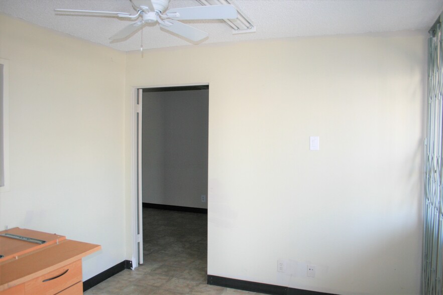 12970 Branford St, Arleta, CA en alquiler - Foto del edificio - Imagen 3 de 23