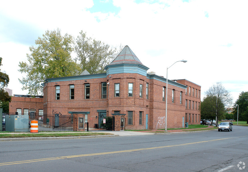 75 Charter Oak Ave, Hartford, CT en alquiler - Foto del edificio - Imagen 2 de 6