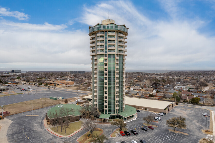 5900 Mosteller Dr, Oklahoma City, OK en alquiler - Foto del edificio - Imagen 1 de 5