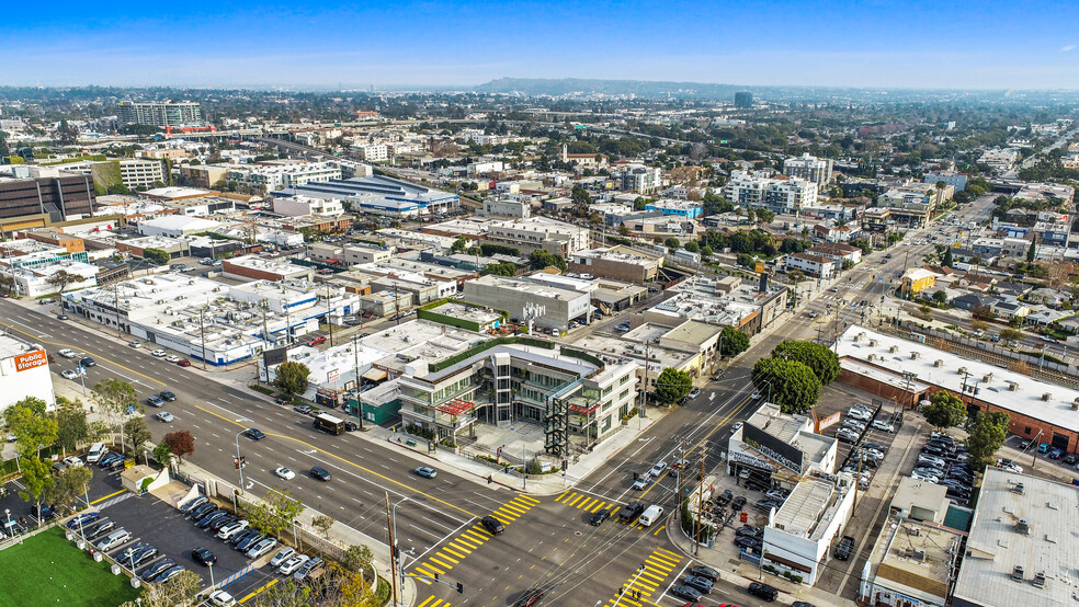 11666 W Olympic Blvd, Los Angeles, CA en alquiler - Foto del edificio - Imagen 2 de 21