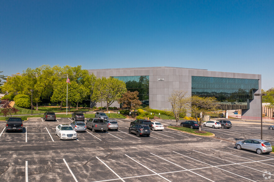 1850 Craigshire Rd, Saint Louis, MO en alquiler - Foto del edificio - Imagen 1 de 5