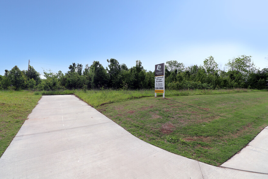 9721 N Garnett Rd, Owasso, OK en venta - Foto del edificio - Imagen 2 de 3