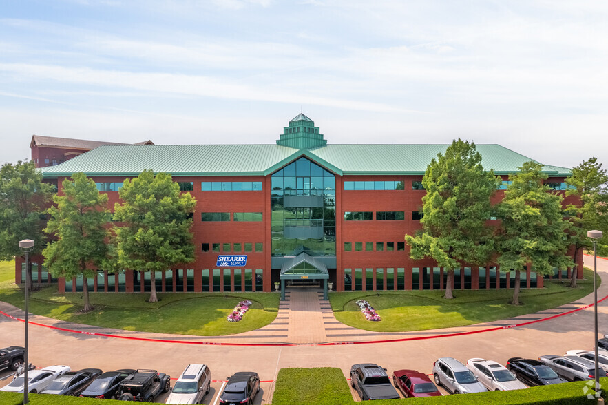 1750 Valley View Ln, Farmers Branch, TX en alquiler - Foto del edificio - Imagen 2 de 10