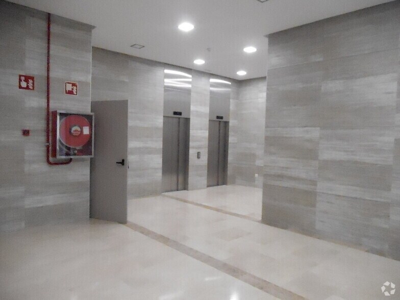 Oficina en Madrid, Madrid en alquiler - Foto del edificio - Imagen 3 de 14