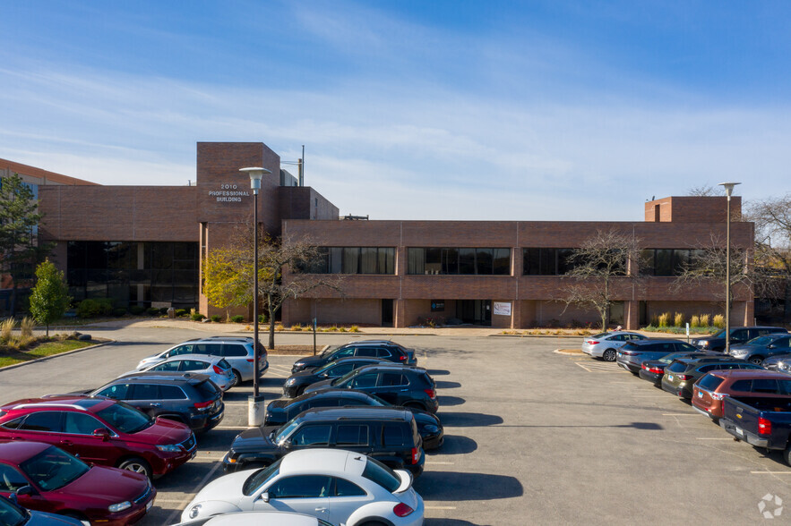 2010 S Arlington Heights Rd, Arlington Heights, IL en alquiler - Foto del edificio - Imagen 2 de 5