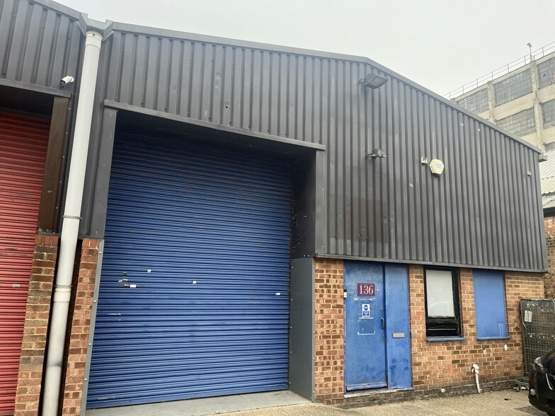 Clayton Rd, Hayes en alquiler - Foto del edificio - Imagen 1 de 2