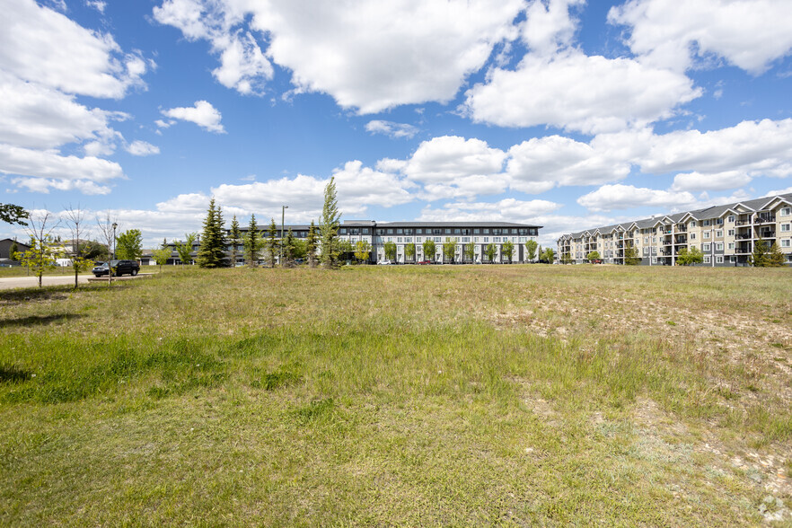 2660 22 St, Red Deer, AB en venta - Foto principal - Imagen 1 de 8