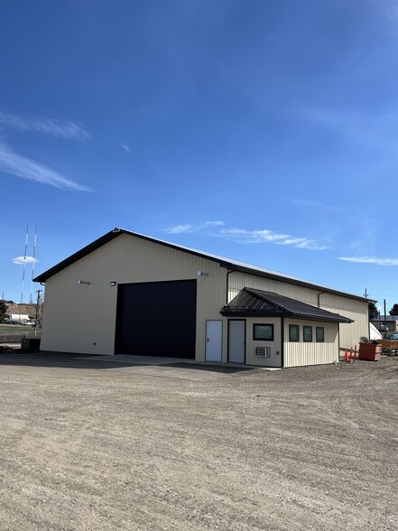 2240 10th St NE st, Black Eagle, MT en alquiler - Foto principal - Imagen 2 de 11