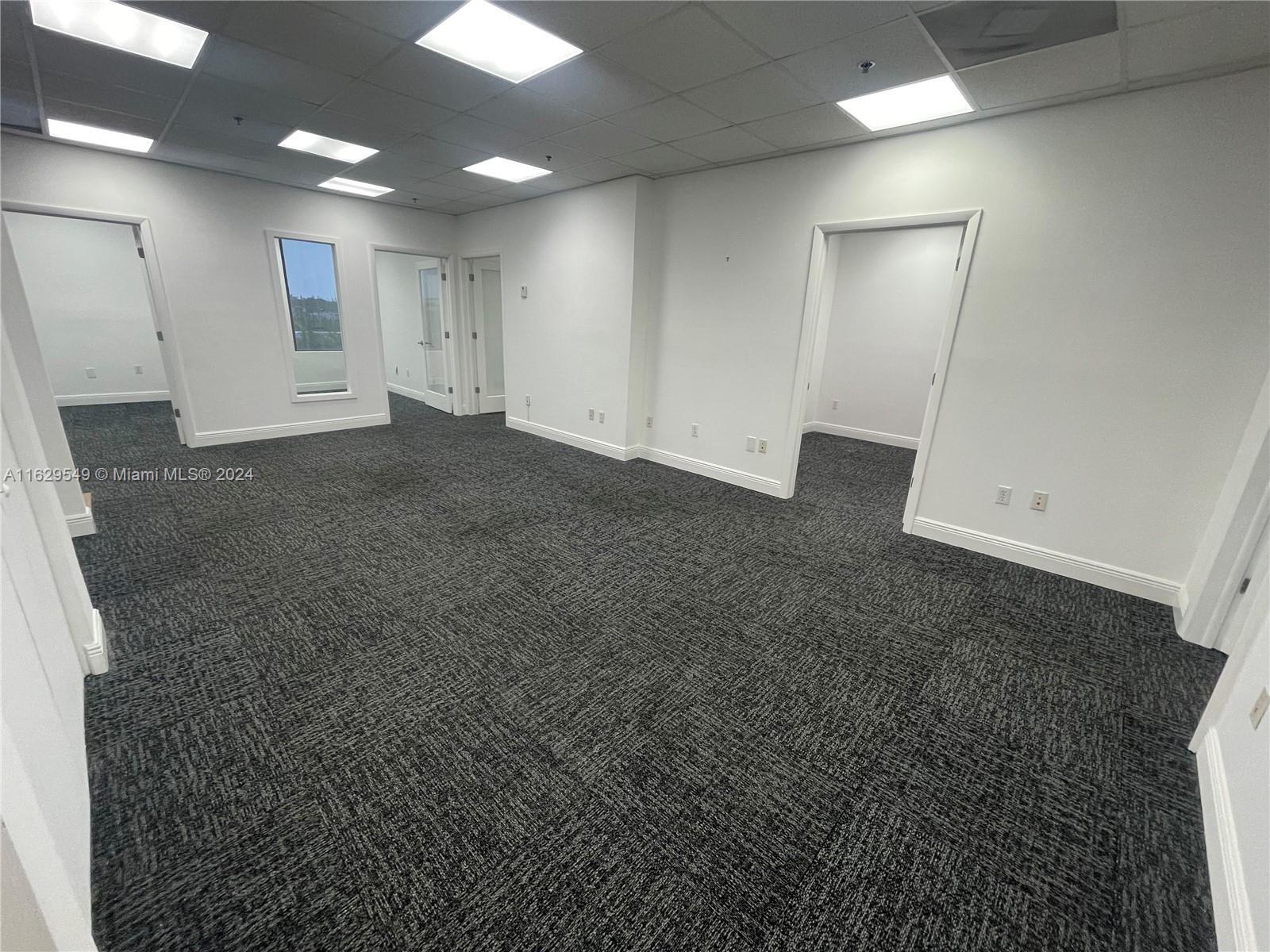 12550 Biscayne Blvd, North Miami, FL en alquiler Foto del interior- Imagen 1 de 2