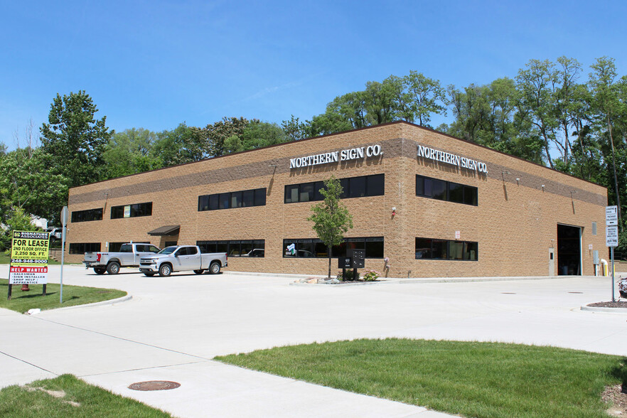 2181 E Walton Blvd, Auburn Hills, MI en alquiler - Foto del edificio - Imagen 1 de 2