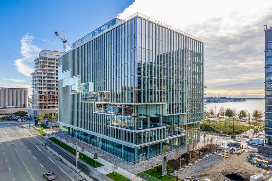 251 Queens Quay E, Toronto, ON en alquiler - Foto del edificio - Imagen 2 de 4