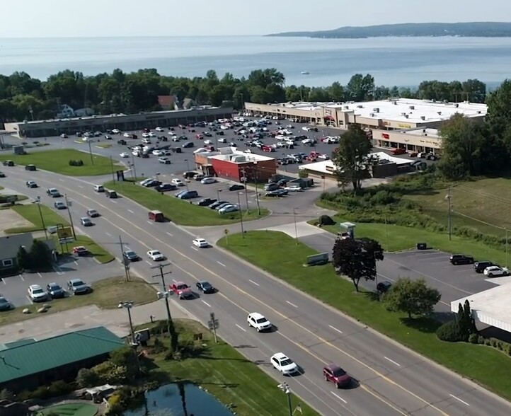 1163 N US Highway 31, Petoskey, MI en alquiler - Foto del edificio - Imagen 3 de 3