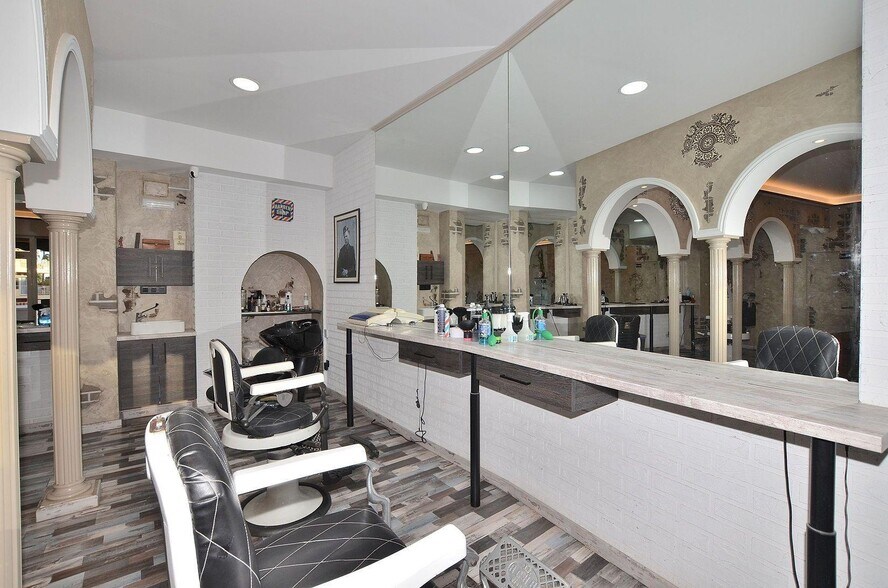 Local en Benalmádena, Málaga en venta - Foto del edificio - Imagen 2 de 20