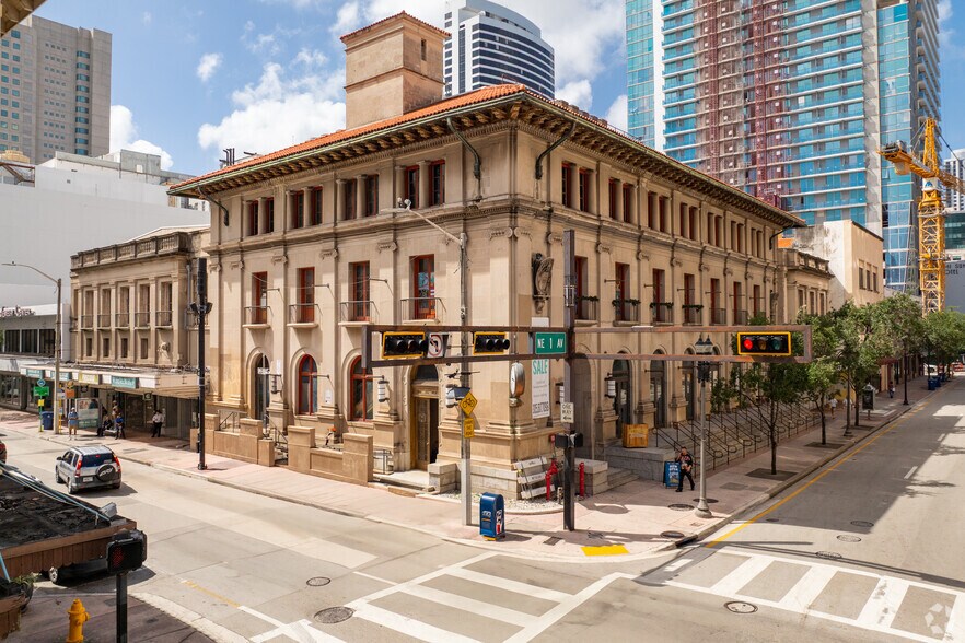 100 NE 1st Ave & 54 NE 2nd St cartera de 2 inmuebles en venta en LoopNet.es - Foto principal - Imagen 1 de 3