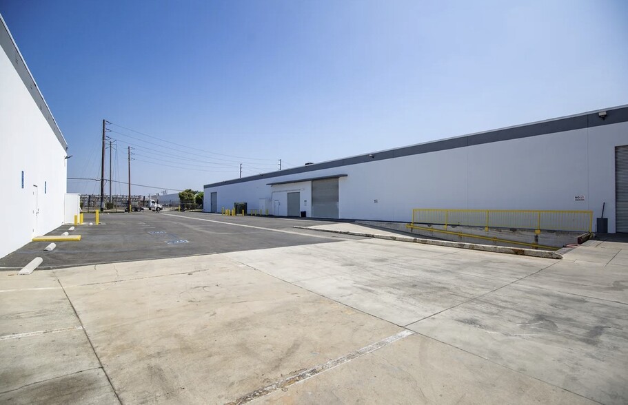 8731 & 8741 Pioneer Blvd, Santa Fe Springs, CA en venta - Foto del edificio - Imagen 2 de 14