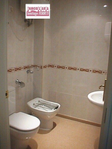 Oficina en Valencia de Don Juan en alquiler - Foto del edificio - Imagen 3 de 5