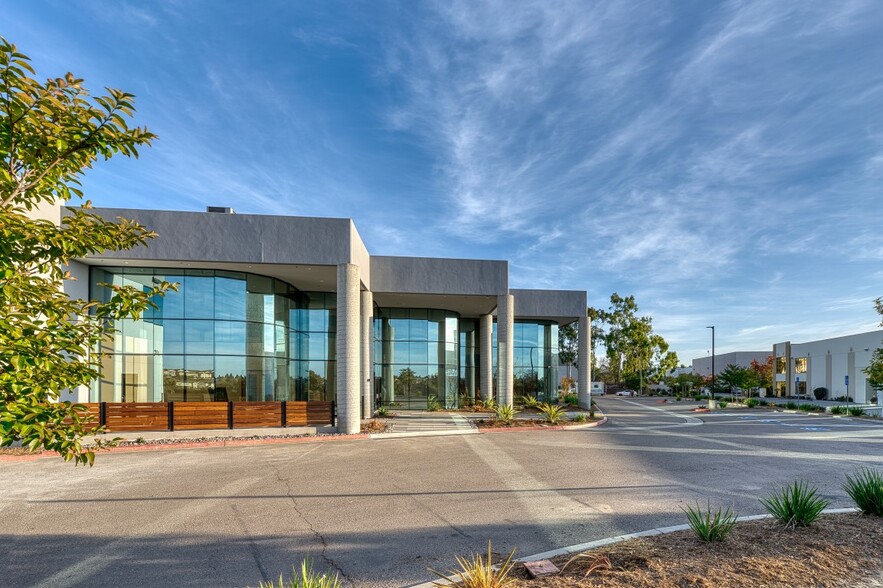 6680 Cobra Way, San Diego, CA en alquiler - Foto del edificio - Imagen 2 de 9