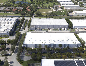 11200 NW 25th St, Miami, FL en alquiler Foto del edificio- Imagen 2 de 2