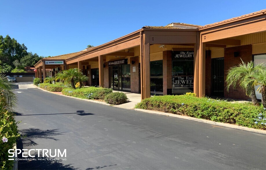 17648-17656 Ventura Blvd, Encino, CA en alquiler - Foto del edificio - Imagen 3 de 29